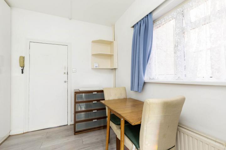 			Studio Apartment, 1 bath, 1 reception Apartment			 Ash Grove, Cricklewood (Inclusive of Council tax, Gas+ Water)